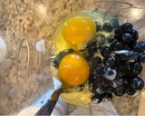 Hình bước làm 2 của món Banana Blueberry Cheesecake