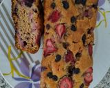 Foto del paso 6 de la receta: Budín de harina integral con banana y frutos rojos