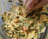 A picture of step 5 of Sookhy (dry) Baisan ky pakoray.