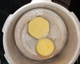 A picture of step 4 of Custard with strawberry sauce.