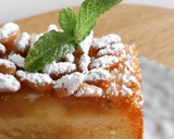 Foto del paso 11 de la receta: Bizcocho de yogurt invertido de manzana y piñones sin gluten