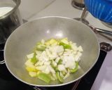 A picture of step 3 of Papaya sambhara.