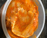 Foto del paso 3 de la receta: Lomo adobado en cama de ensalada mixta