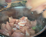Foto del paso 2 de la receta: Taquitos de cerdo en salsa