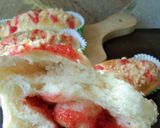 Foto langkah ke 8 dari resep Strawberry Streusel Bread (Roti Manis Strawberry Crumble).