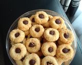 Foto langkah ke 4 dari resep Thumbprint choco cheese.