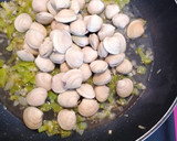 Foto del paso 4 de la receta: Macarrones con almejas y guisantes