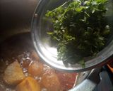 A picture of step 6 of Aloo chane ki tahiri.