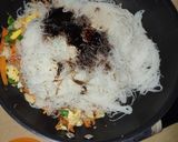 Foto langkah ke 7 dari resep Bihun Goreng.