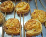 Foto del paso 2 de la receta: Chupetines de hojaldre de jamón y queso