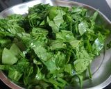 A picture of step 1 of Spinach raita.