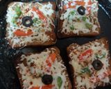 ব্রাউনব্রেড ভেজ পিজ্জা (brown bread veg pizza recipe in Bengali) রেসিপি ধাপ - 5 ছবি