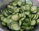 Uborkasaláta recept fázis 2 fotója