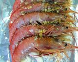 Foto del paso 7 de la receta Gambones al papillote sobre cama de hinojo fresco y H, aromátic