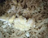 Foto langkah ke 5 dari resep Scrambled egg noodles.