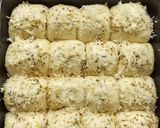 Foto langkah ke 6 dari resep Garlic Herbal Cheese Soft Bun.