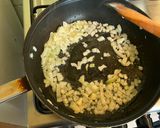 Egyszerű gombás cukkinis tészta recept fázis 1 fotója