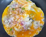 Gambar langkah 2 resipi Telur Dadar Enoki.