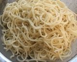 चिकन शेज़वान नूड्लस (Chicken Shezwan Noodles recipe in marathi) रेसिपी स्टेप 2 फोटो 
