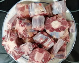 Foto del paso 2 de la receta: Rabo de ternera estofado al vino tinto