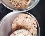 बाजरे की रोटी और मूंग दाल(Bajre Ki Roti Sath Me Whole green moong dal Recipe In Hindi) रेसिपी चरण 4 फोटो