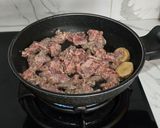 Foto langkah ke 3 dari resep Sapi Saus Lada Hitam.