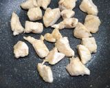 รูปขั้นตอนการทำที่ 2 ของ อกไก่ซอส Ketchupใส่ไข่