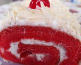 Foto langkah ke 8 dari resep Red Velvet Roll Cake with Cherry.