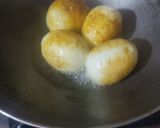 A picture of step 2 of Egg fry.