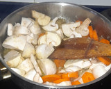 Foto del paso 4 de la receta: Fricasé de pavo con champiñones