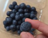Foto del paso 1 de la receta: Chupetín helado de arándanos 🫐Piruleta saludable de blueberries y chocolate 85 % cacao 🍭low carb