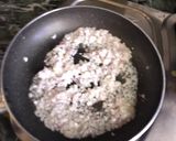 A picture of step 2 of Lasooni palak.