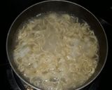 Foto langkah ke 1 dari resep Mie kuah susu.