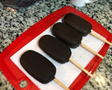 صورة لخطوة 3 من وصفة كيك بوبس بالشوكولاتة 🤎🍫 Chocolate Cakesicles