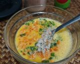 Gambar langkah 3 resipi Gyeran-mari (Korean Egg Roll).