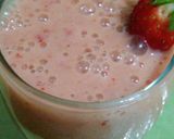 Foto langkah ke 2 dari resep Strawberry smoothie.