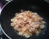 Foto langkah ke 4 dari resep Tumis Udang Asam Manis.