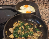 Foto del paso 2 de la receta: Salteado de setas con espinacas