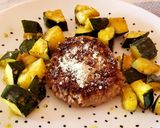 Foto del paso 4 de la receta: Calabacín salteado con queso y hamburguesa