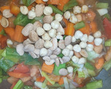 Foto del paso 3 de la receta: Jamoncito de pollo en salsa de almendras y avellanas