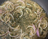 Foto del paso 3 de la receta: Merluza con rodajas de patata y guisantes