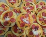 Foto langkah ke 9 dari resep Pizza Mini.