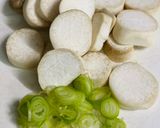 Hình bước làm 1 của món Nấm Đùi Gà Kho Tiêu Xanh