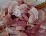 Hình bước làm 1 của món Thịt rang cháy cạnh