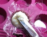 Foto del paso 5 de la receta: 🥢 Mochis rellenos de helado de Turrón 🥢