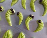 Foto langkah ke 4 dari resep Caterpillar Cookies (Kue Kering Ulat Hijau).