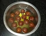 A picture of step 10 of Biscuit ke Gulab Jamun.