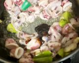 Foto langkah ke 3 dari resep Baby Cumi Saus Tiram.