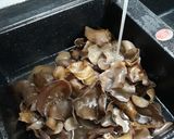 Hình bước làm 1 của món Giò thủ (Giò tai heo)