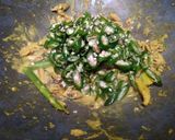 Foto langkah ke 4 dari resep Kerang cabe ijo bumbu kuning simple.